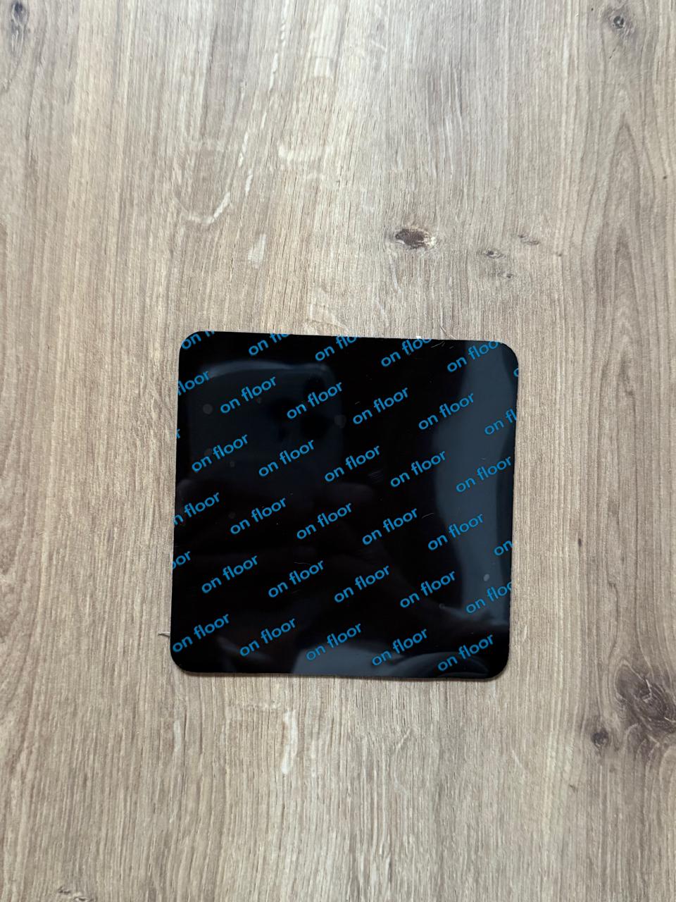 Rug gripper floor side